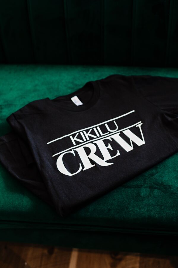A black shirt with the word " kikilu crew ".